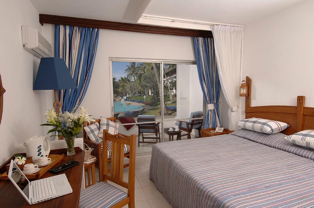 Voyager Beach Resort Mombasa Zimmer foto
